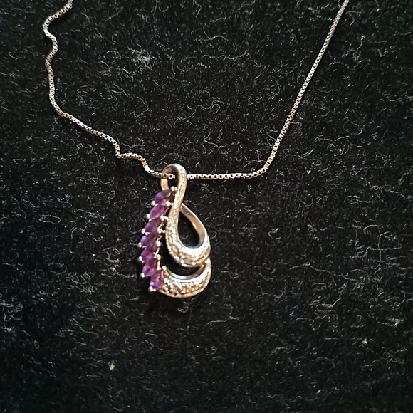 Necklace - Picture 1 of 2